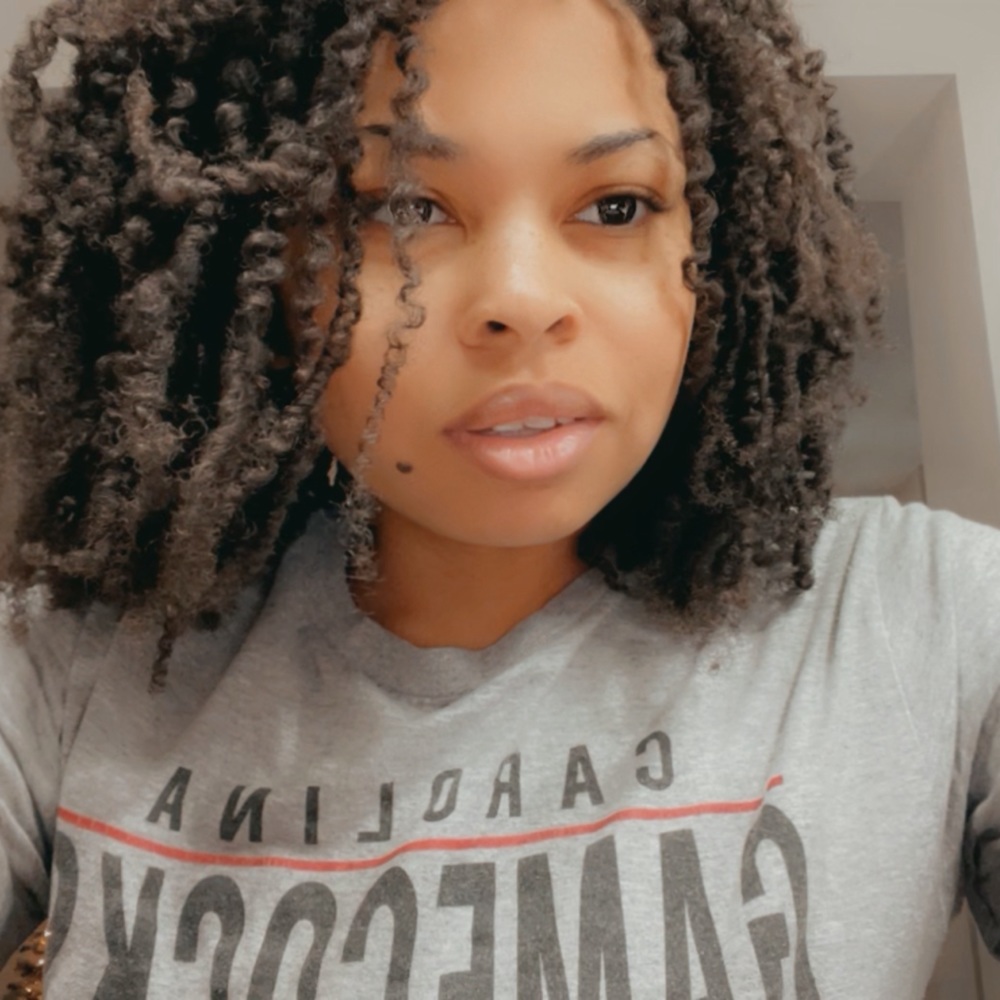 Meet your Posher, Iesha